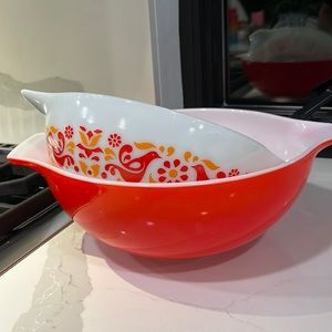 1970s Pyrex Friendship Cinderella Nesting Bowls